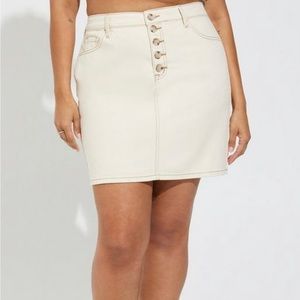 Adorable cream color denim skirt from Torrid